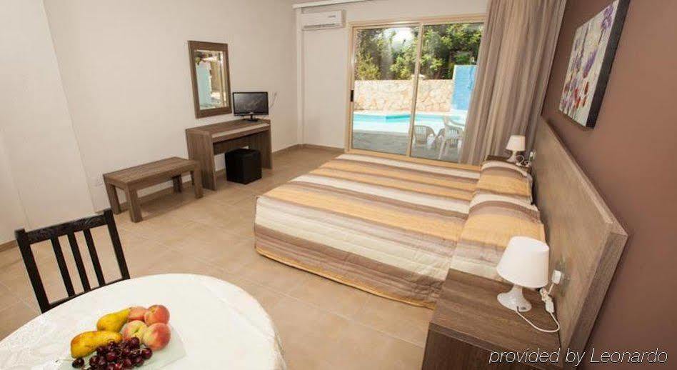 Crystallo Aparthotel